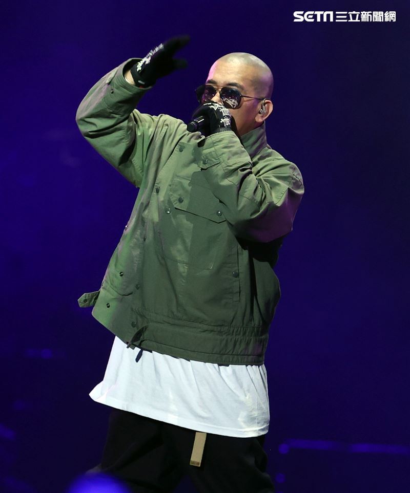 五堅情Moon Landing月面著陸演唱會，具俊曄驚喜現身小巨蛋，合體五堅情　。（記者邱榮吉/攝影）