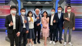 曹興誠穿防彈衣上節目。（圖／翻攝自周玉蔻臉書）