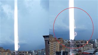 午後「超巨雷柱」擊地面　超震撼網驚