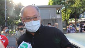 裴洛西會見民運人士  李明哲與會表達感謝美國眾議院議長裴洛西（Nancy Pelosi）訪台，期間會見在台的民主、民運人士。圖為台灣非政府組織工作者李明哲，他低調表示今天是來感謝裴洛西，之後快步進入車內離去。中央社記者呂佳蓉攝  111年8月3日