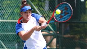 金恩盃女網賽亞大二級  楊亞依橫掃伊朗選手2022年金恩盃女網賽亞大區二級賽8日在馬來西亞首都吉隆坡開打，台灣隊首戰以3比0輕取伊朗隊，其中打頭陣的台灣女將楊亞依以2個6比0橫掃對手。（四維體育推廣教育基金會提供）中央社記者黃巧雯傳真  111年8月8日