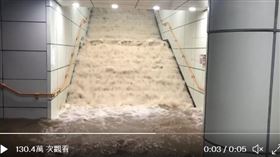 南韓,首爾,暴雨,地鐵,災情,天災,公車,淹水https://publish.twitter.com/?query=https%3A%2F%2Ftwitter.com%2Fi_melody_you%2Fstatus%2F1556615646535753728&widget=Tweet