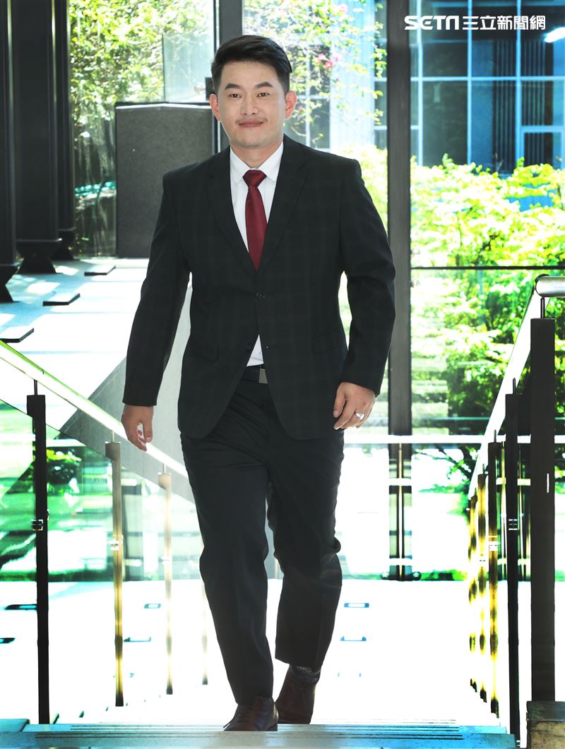 陳柏惟主持3Q在三立新聞「3Q新台灣」。（記者邱榮吉/攝影）