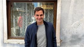 ▲費德勒（Roger Federer）驚喜現身網球場讓小球員夢想成真。（圖／翻攝自費德勒推特）