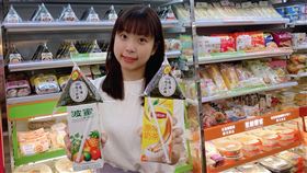 35元小資價就能享受蔥油雞汁拌飯飯糰搭配飲料超值優惠。（圖／超商提供）