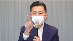 遭台大認定論文抄襲  林智堅出面說明（1）民進黨桃園市長參選人林智堅陷論文爭議，台大9日正式宣布學術倫理審定會決議，認定林智堅抄襲情節嚴重，並撤銷碩士學位。林智堅下午3時在中央黨部舉行記者會表示，這樣的結果他難以接受。中央社記者謝佳璋攝  111年8月9日