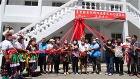 台東阿奚露艾文健站揭牌台東縣東河鄉阿奚露艾文化健康站9日舉行揭牌儀式，縣長饒慶鈴（前右6）到場主持並指出，目前全縣已有102處文化健康站，縣內共有183個原住民部落，文健站設置已過半數。（台東縣政府提供）中央社記者李先鳳傳真  111年8月9日