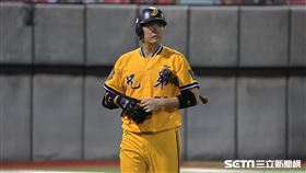 ▲中信兄弟一壘手許基宏遭到三振。（圖／記者劉彥池攝影）