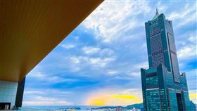 Klook獨家販賣「承億酒店TAI Urban Resort」一泊三食方案，午餐或晚餐則可選擇在無邊際泳池邊的風格酒吧餐廳用餐。（圖／Klook提供）