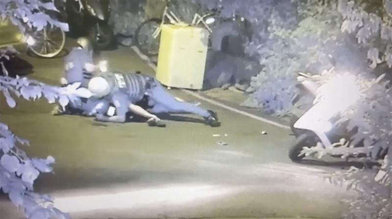 他持毒騎車違規！遭攔還想偷跑遭壓制