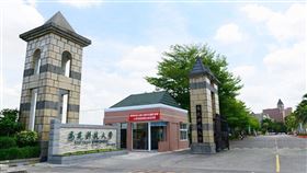 高苑科大與董事會互控高苑科技大學18日透過新聞稿，指控董事會施壓全校停招，希望總統蔡英文、教育部長潘文忠幫忙維護教職員及學生受教權與工作權。董事會則回應表示，任職以來盼藉學校安排，與全校教職員一起討論未來，卻遭校方百般刁難拒絕。（高苑科技大學提供）中央社記者蔡孟妤傳真  111年5月18日