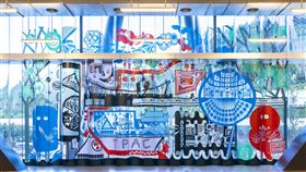 紙雕藝術家成若涵「人生戲台」  北藝中心展出台北表演藝術中心邀請紙雕藝術家成若涵創作大型紙雕作品「人生戲台」，以傳統的技法用在現代材質，表現出當代的人文藝術景觀。（北藝中心提供）中央社記者趙靜瑜傳真  111年8月10日