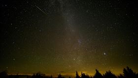 流星雨，流星，星空，夜晚（圖／翻攝自pixabay）