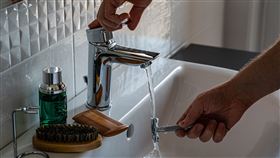 刮鬍子。（圖／翻攝自Pexels）