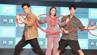 晨翔屁股高清露出　下體遭橡皮筋彈射