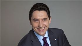 法國友台參議員卡迪克談台海局勢法國參議員卡迪克（Olivier Cadic）堅定挺台，幾乎在所有議會場合都可見他為台灣民主發聲並質詢官員。他9日接受中央社專訪，談及台海局勢和長期支持台灣的決心與信念。（卡迪克提供）中央社記者曾婷瑄巴黎傳真  111年8月10日