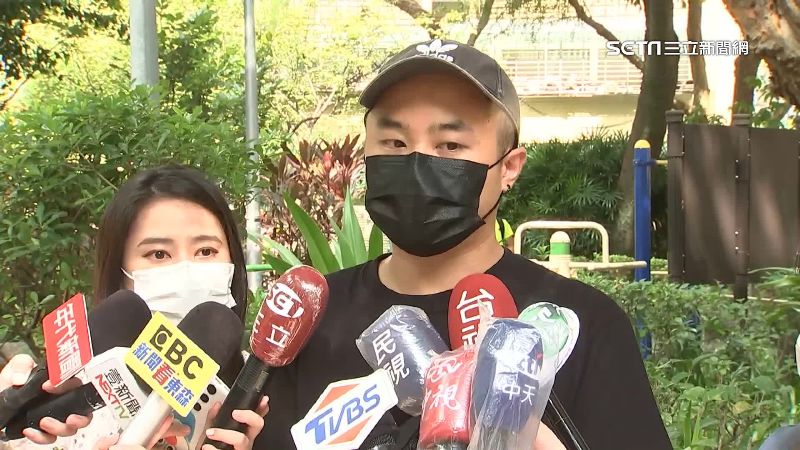 小黃運將遭踹後照鏡　兒見爸泛淚心疼