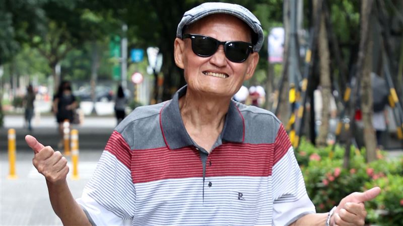 李炳輝中風難行走　曝近況市場賣唱