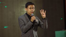 蔡英文、林靜儀、林昶佐、大嘻哈時代選手顏冠希JY、魏買加WAYJAMROCK、邱威傑（呱吉）（圖／民進黨提供）