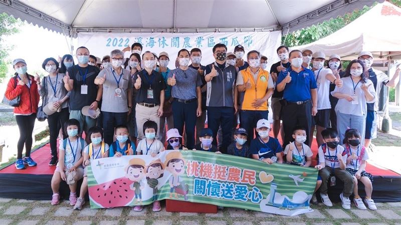 桃機挺農民 關懷送愛心