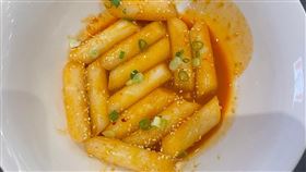 辣炒年糕13根要價128元！地點曝光　網恍然：不意外（圖／翻攝自爆廢公社臉書）