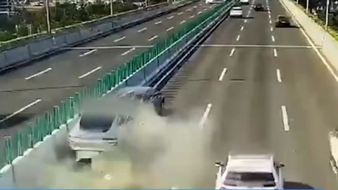 電動車高速失靈撞死人！驚悚瞬間曝