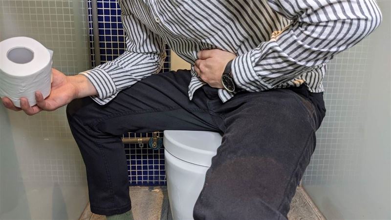 男友長痔瘡媽幫擦藥　她嫌媽寶遭網轟