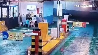 滿地泡泡騎士慘摔　市場處急追凶手