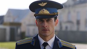 《士兵與軍官》男主角奧列格札格羅德尼有186公分高挑身材，在片中飾演挺拔的王牌飛官。（圖／采昌提供）