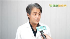 黃怡豪牙醫師表示，植牙屬於外科手術，因此任何術前需規避的風險都不能忽視。