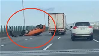 台74線女「高速鬼切」四腳朝天翻車