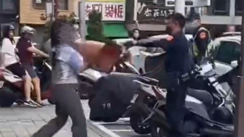 占車格不繳費也不走！女嗆收費員襲警