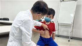 台中8歲男童，吃宵夜，胃食道逆流，嚴重到無法入睡(圖／台中醫院提供)