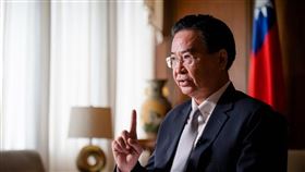 吳釗燮接受美國「美國之音」（VOA）駐首爾分局長William Gallo面訪（圖／外交部提供）