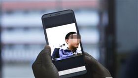 19歲吳男魂斷柬埔寨，腿刻「冤枉」、「被害」四個字滲入肌肉。（圖／翻攝自搜狐）