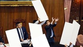 蔡其昌力挺鄭運鵬　半夜曬「會說話的照片」：這次一起扛！蔡其昌臉書
