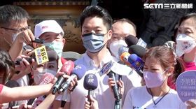 蔣萬安內湖碧山巖參拜