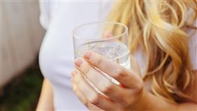 喝水,水（示意圖／翻攝自Unsplash）