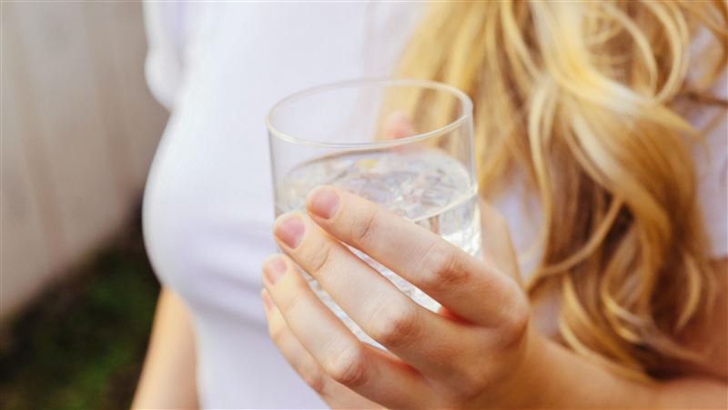 撒尿在飲水機…GG插水瓶害13人染性病！