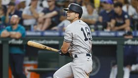 ▲班尼坦迪（Andrew Benintendi）穿著洋基球衣重返紅襪主場。（圖／路透社／達志影像）