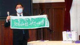 總統府介紹520就職來賓伴手禮總統府11日召開記者會公布第15任總統暨副總統就職典禮相關規劃，總統府第三局局長李南陽（圖）介紹致贈來賓的伴手禮。中央社記者鄭傑文攝　109年5月11日