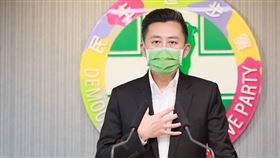 0812林智堅退選桃園市長，林錫耀陪同（圖／民進黨提供）