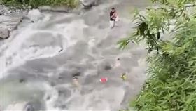 四川龍槽溝山洪暴發。（圖／翻攝自時代尖兵微博）