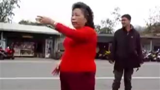 病危進加護　重機車友為訐譙阿嬤祈福