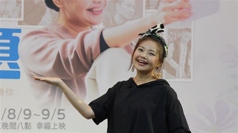 金鐘女星台上抽菸　父母目睹反應曝光