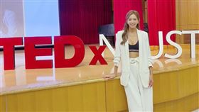 拐拐講述自己18歲北漂上台北，遇上雲霄飛車般高低潮際遇。（圖／三立）