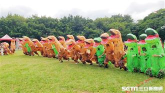 摔倒了再爬起　「恐龍短跑」爆笑登場