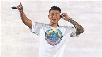 瘦子無預警宣布喜訊　台下粉絲全瘋了