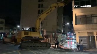 高雄工地塌陷　施工單位緊急灌漿回瑱