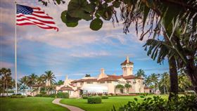 美國聯邦調查局和國土安全部警告執法機構說，在上週搜查前總統川普的海湖俱樂部（圖）別墅後，當局面臨的威脅有所增加。（圖／翻攝自川普集團網頁trump.com）
